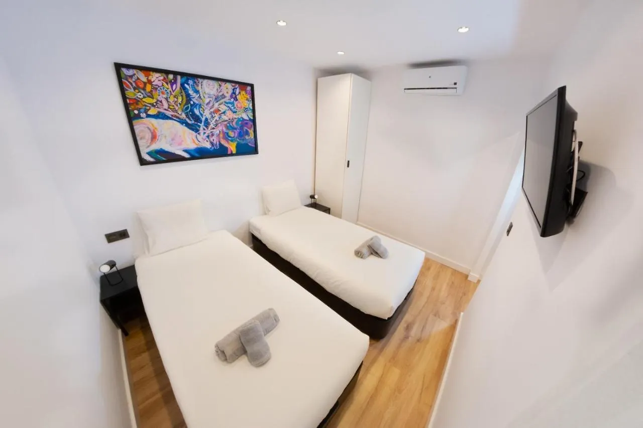 דירה מאלגה Modern Haven For Urban Explorers By Rems